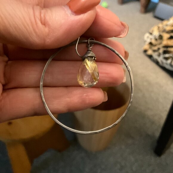 Faceted teardrops green/yellow stone&sterling silver front facing hoop earrings - Picture 8 of 16